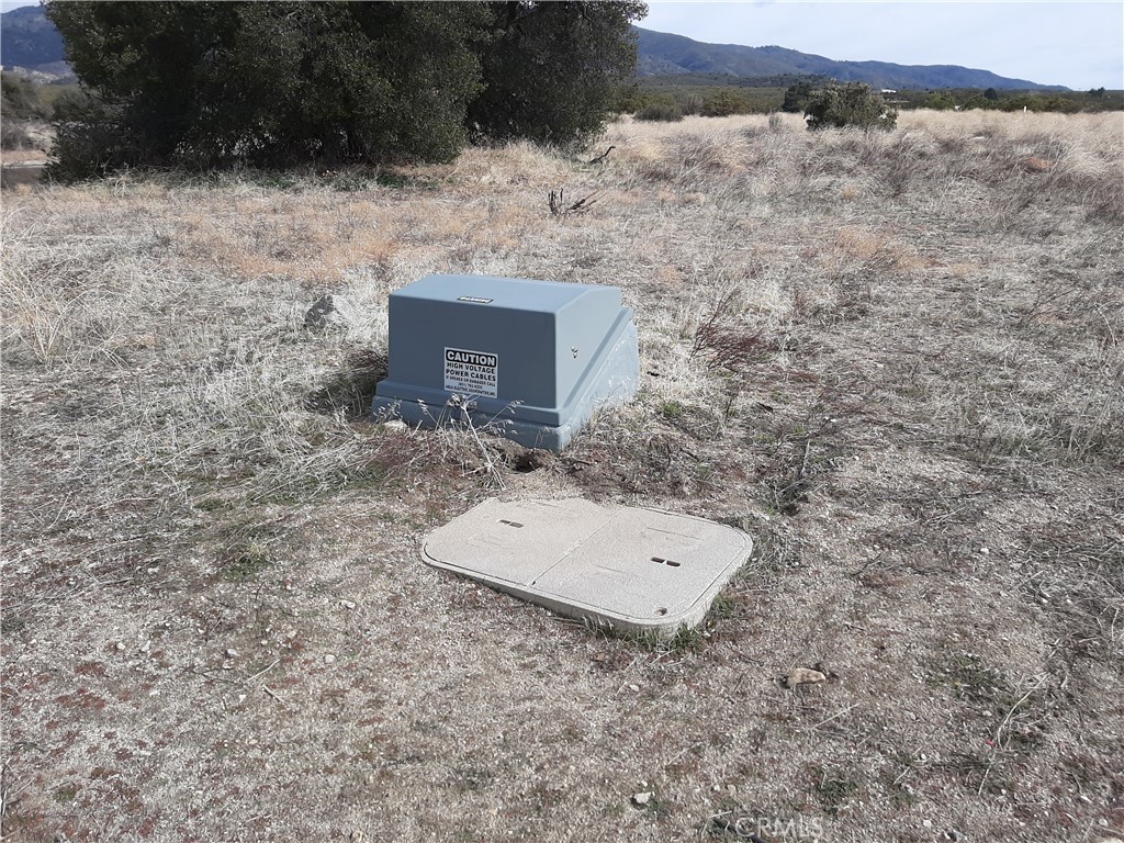 0 Howard Road Anza, CA 92539 - Photo 3 of 4 a view of a dry yard with mountain and wooden fence