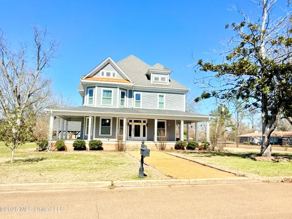 $289,000 | 318 West Chestnut Street, Charleston, MS 38921