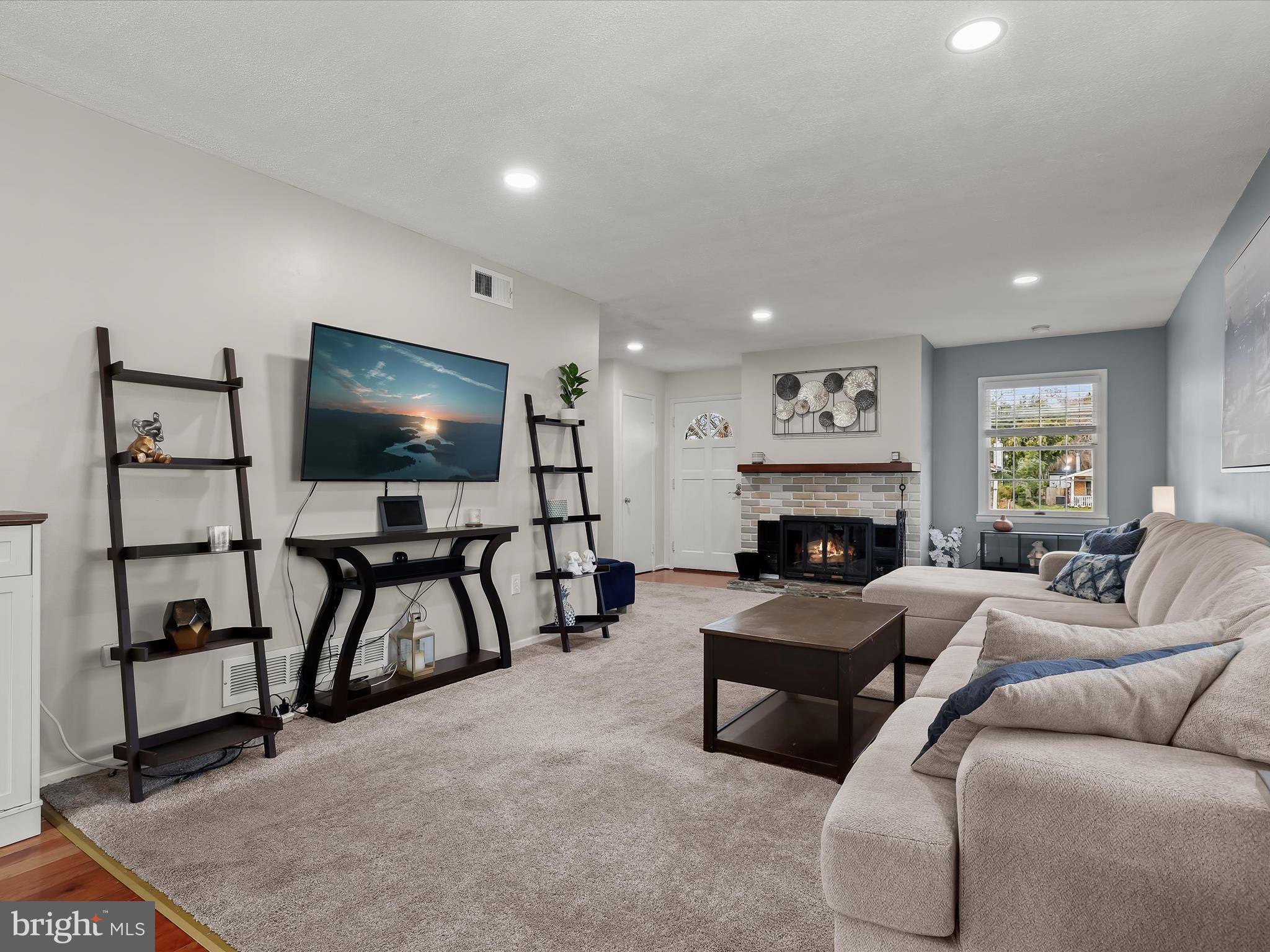 51 East Timonium Road Lutherville-Timonium, MD 21093 - Photo 3 of 42 Living Room