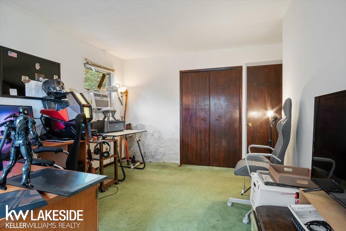 9047 Farmington Road Livonia, MI 48150 - Photo 17 of 54 50157253-41778e70-1ca6-4550-88f4-c8e7ceeae89d.JPG