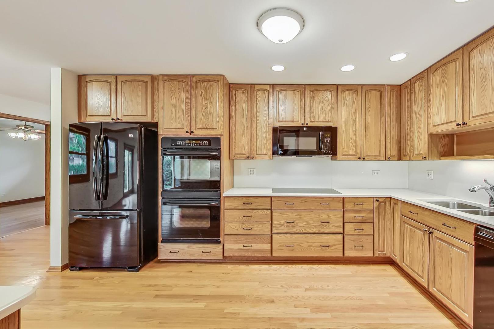 453 Ambleside Road Des Plaines, IL 60016 - Photo 8 of 45 Gallery Image 8