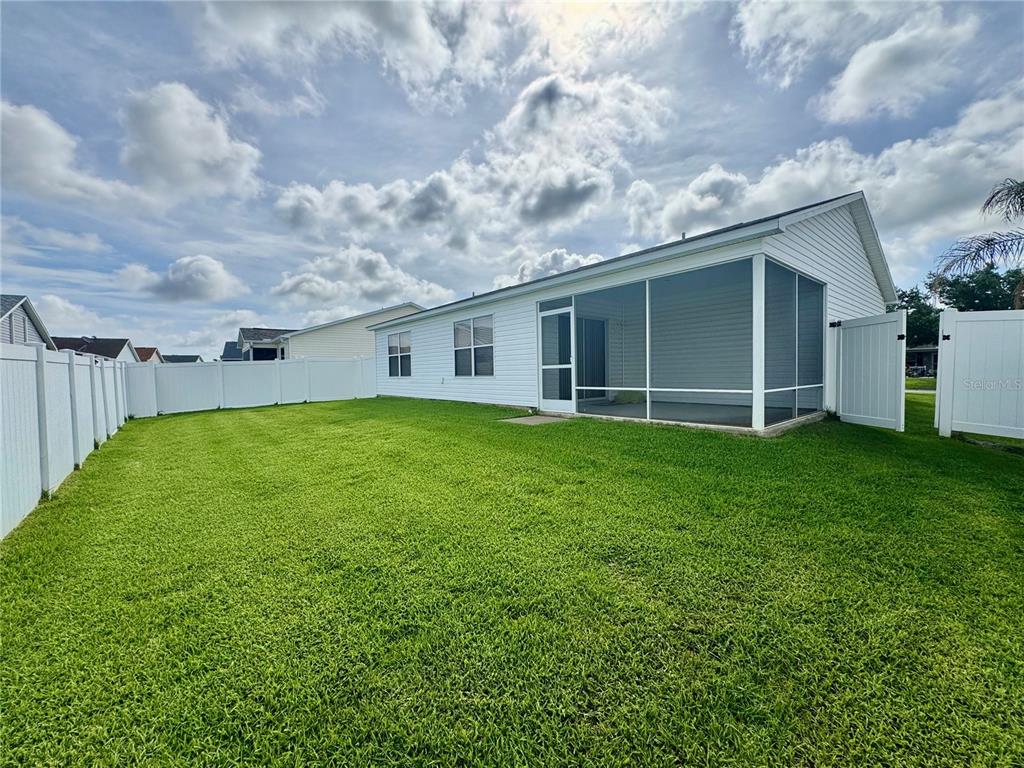 892 Nash Loop The Villages, FL 32162 - Photo 2 of 12
