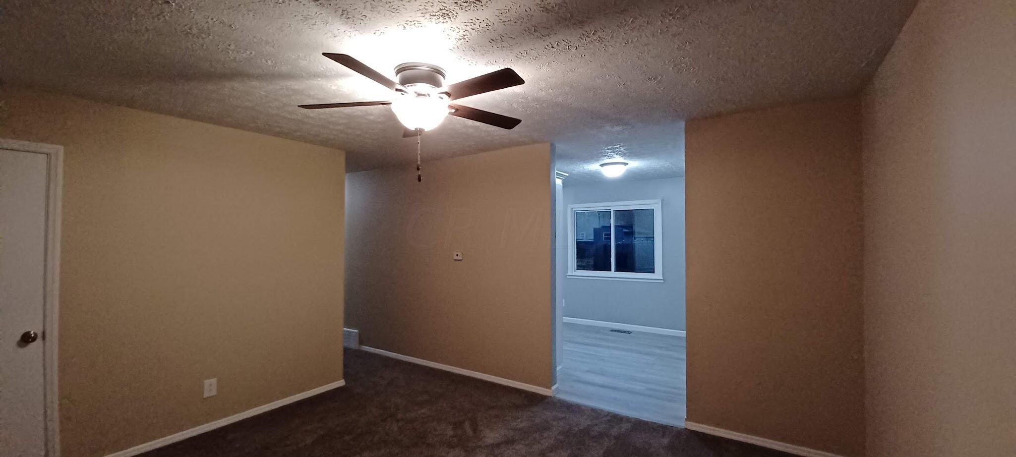 1831 Lonsdale Road Columbus, OH 43232 - Photo 5 of 24 Living room