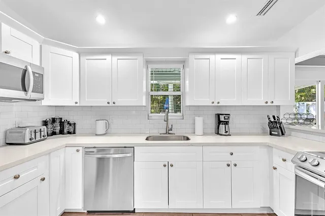 $995,000 | 1580 Northeast 35th Street, Oakland Park, FL 33334