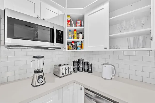 $995,000 | 1580 Northeast 35th Street, Oakland Park, FL 33334