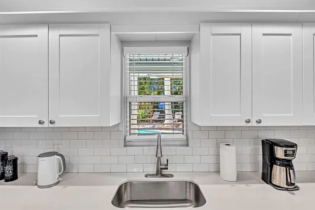 $995,000 | 1580 Northeast 35th Street, Oakland Park, FL 33334