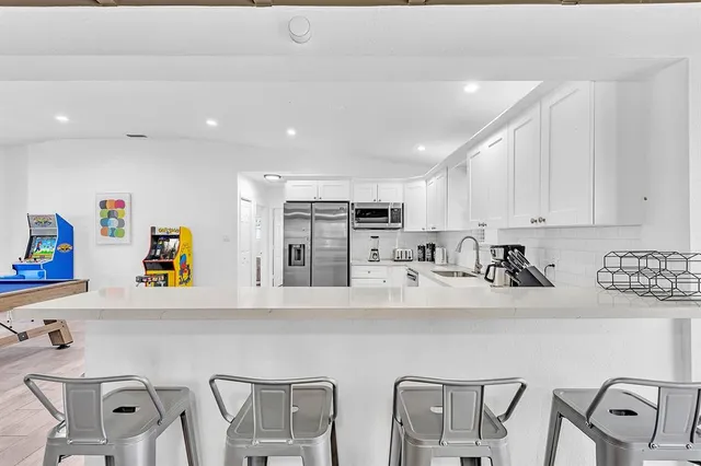 $995,000 | 1580 Northeast 35th Street, Oakland Park, FL 33334