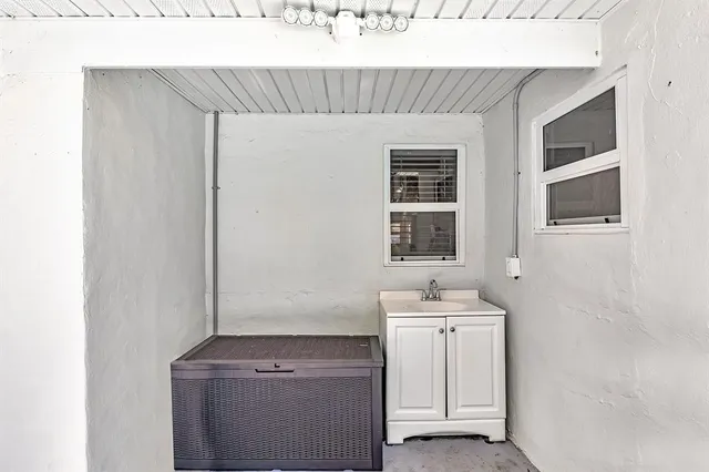 $995,000 | 1580 Northeast 35th Street, Oakland Park, FL 33334