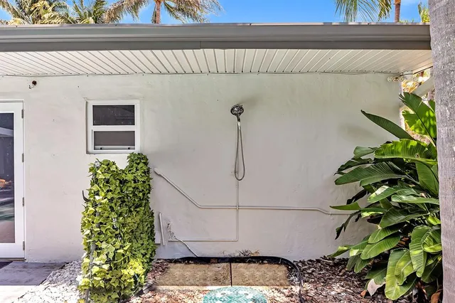 $995,000 | 1580 Northeast 35th Street, Oakland Park, FL 33334