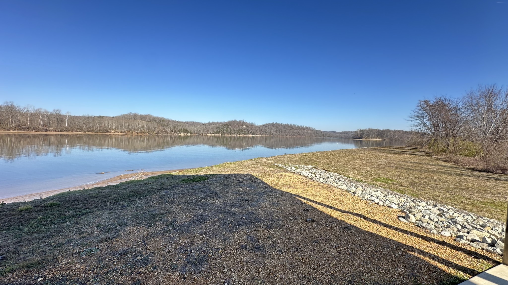 2287 Hardin Bottom River Road Clifton, TN 38425 - Photo 22 of 32 a view of an ocean and a mountain