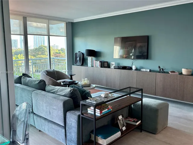 $4,300 | The Roads, Miami, FL 33129