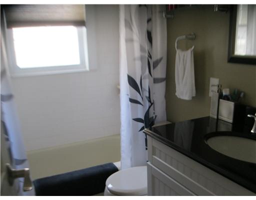 66 Glenbrook Road Warwick, RI 02889 - Photo 12 of 18 Bathroom. Bath w/tub & shower