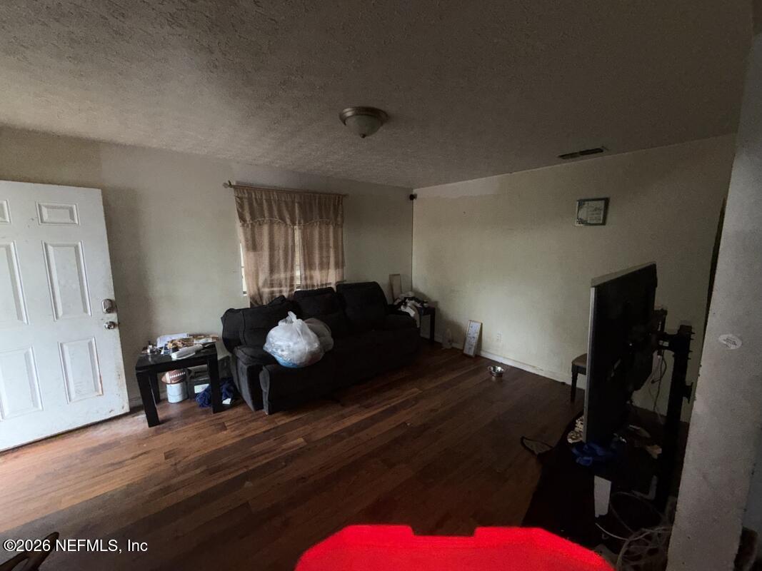 1926 Spring Drive Road Jacksonville, FL 32209 - Photo 14 of 19 a living room with furniture
