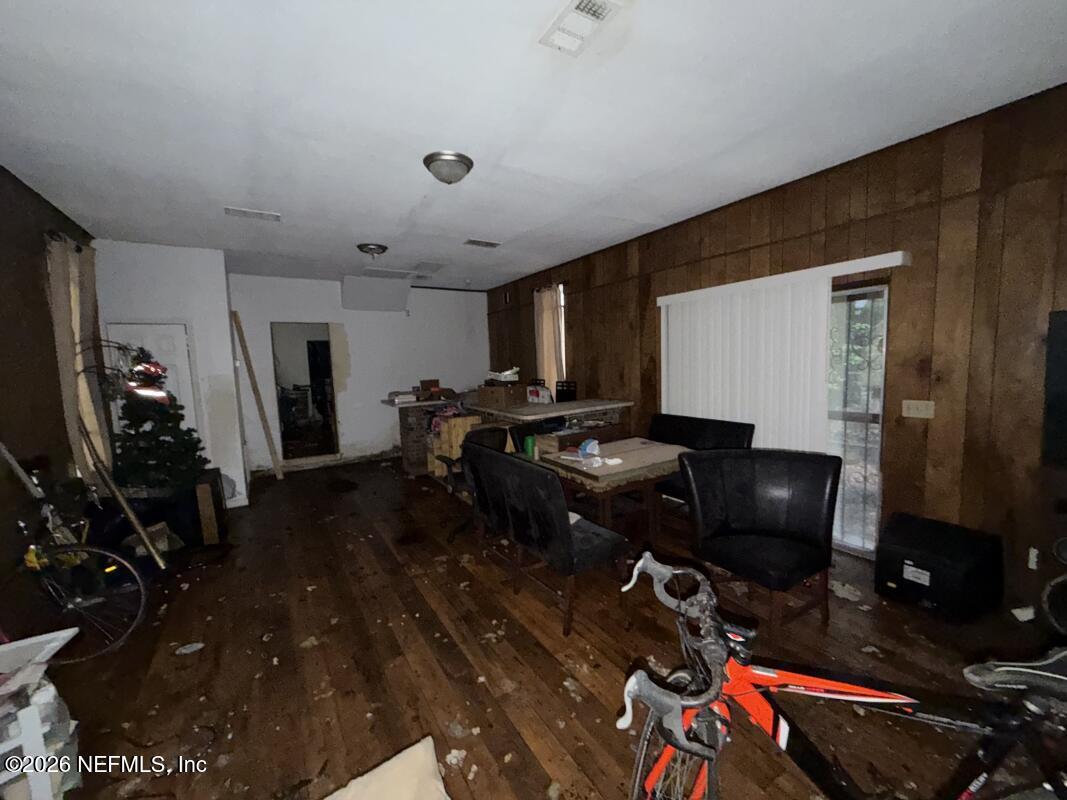 1926 Spring Drive Road Jacksonville, FL 32209 - Photo 3 of 19 a room with furniture a rug and a window