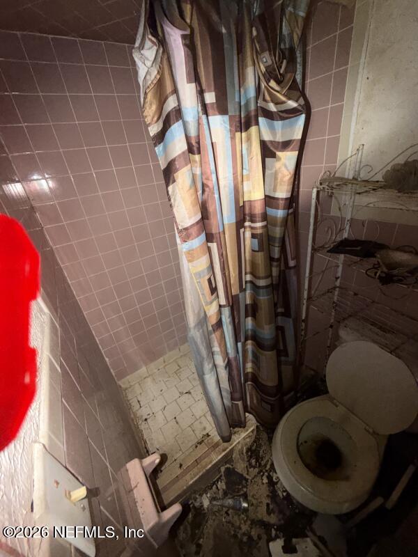 1926 Spring Drive Road Jacksonville, FL 32209 - Photo 6 of 19 a bathroom with a toilet and a sink