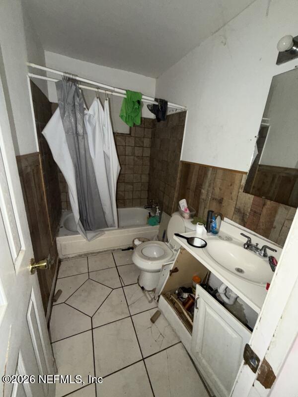 1926 Spring Drive Road Jacksonville, FL 32209 - Photo 8 of 19 a bathroom with a sink toilet and shower