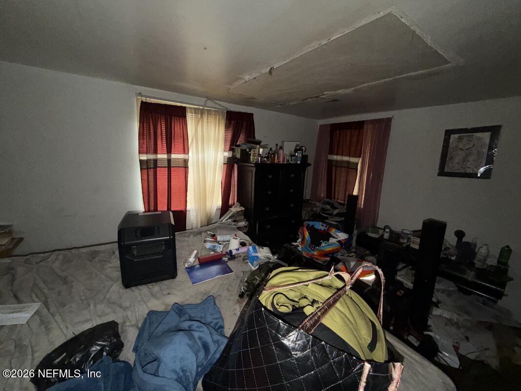 1926 Spring Drive Road Jacksonville, FL 32209 - Photo 9 of 19 a living room with furniture and a window