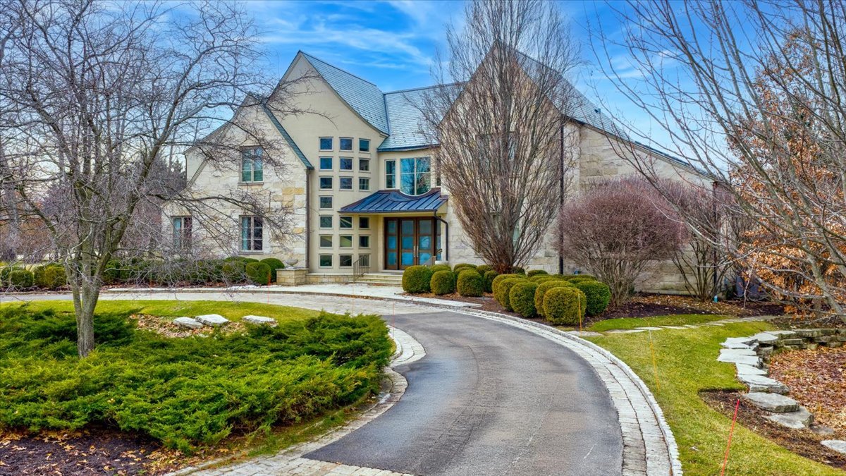 2 Bridlewood Road Northbrook, IL 60062 - Photo 2 of 58
