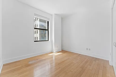 $565,000 | 4 Beacon Way, Unit 805, Jersey City, NJ 07304