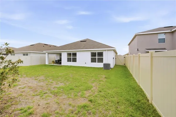 a view of a yard in front of house