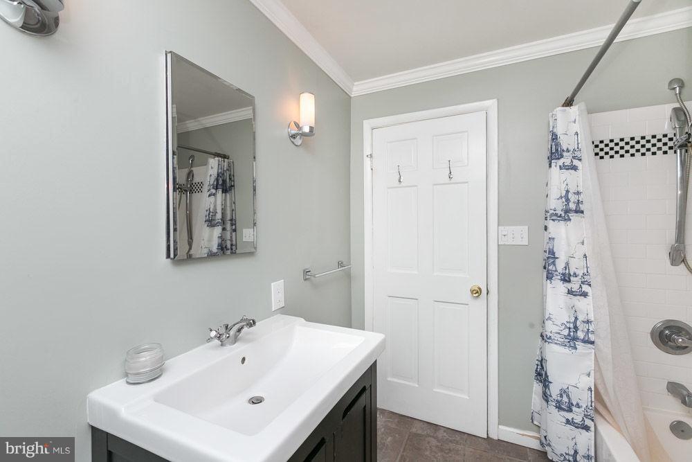 1250 Riverside Avenue Baltimore, MD 21230 - Photo 17 of 30 2nd Level Full Bath