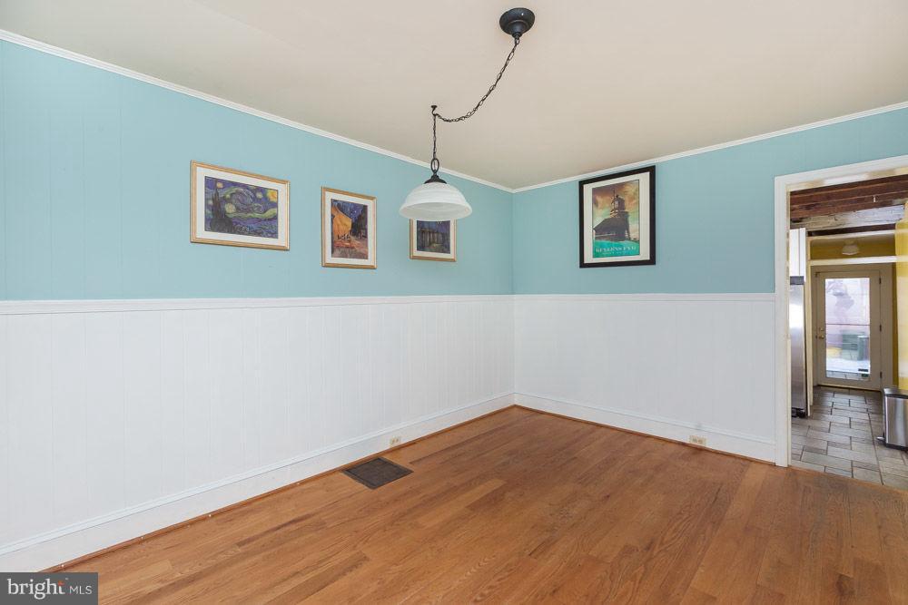 1250 Riverside Avenue Baltimore, MD 21230 - Photo 8 of 30 Spacious Dining Room-Perfect for Entertaining!