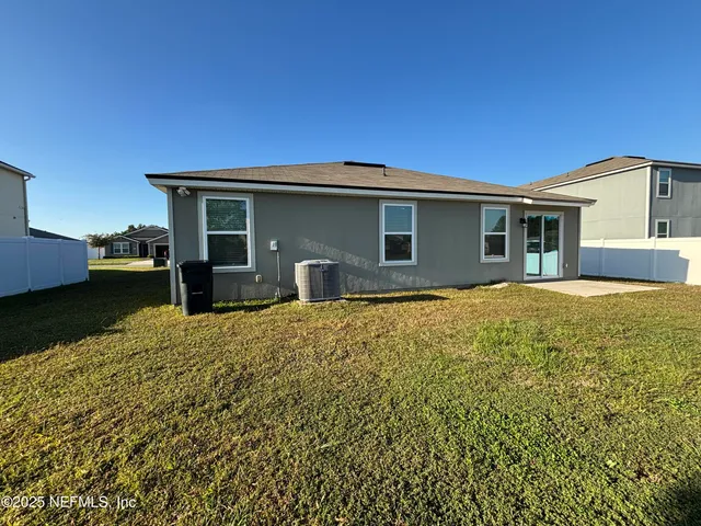 a view of a house with a backyard