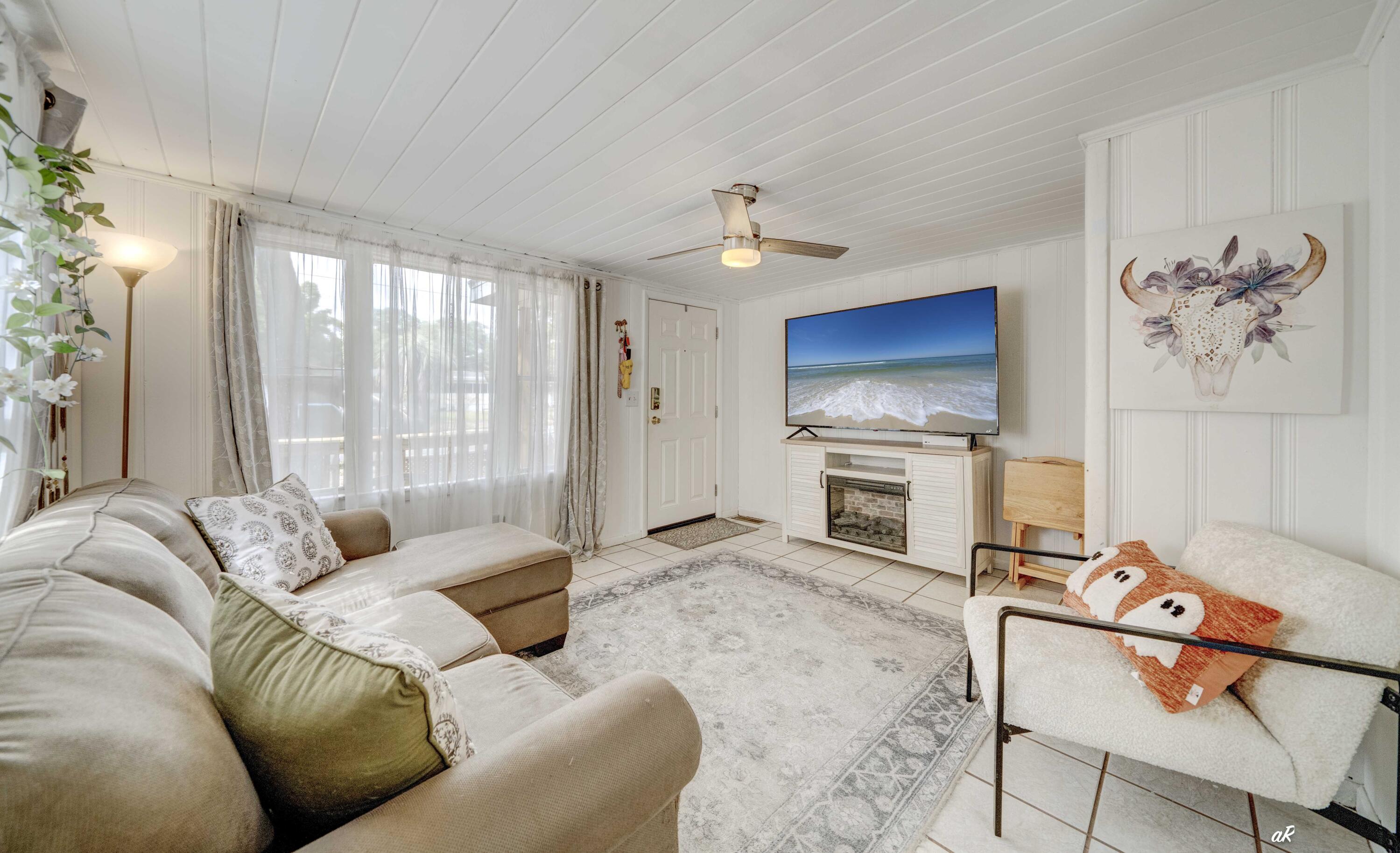 815 Oakridge Road Fort Walton Beach, FL 32547 - Photo 12 of 24 Living-3