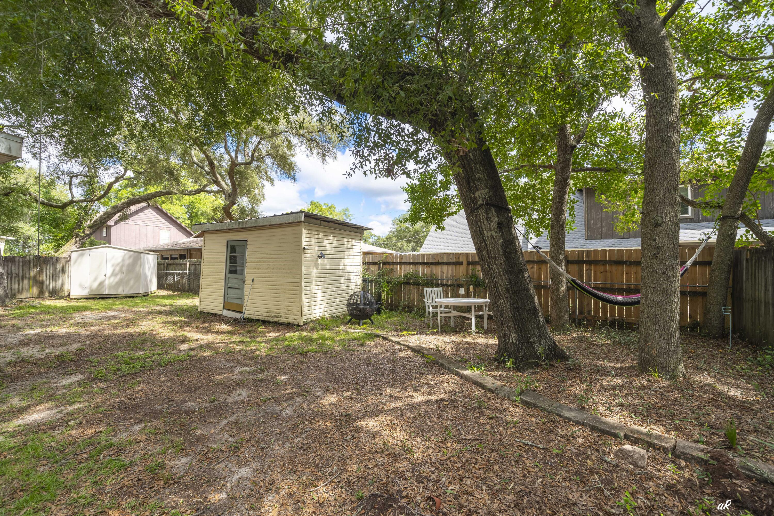 815 Oakridge Road Fort Walton Beach, FL 32547 - Photo 5 of 24 Back Right