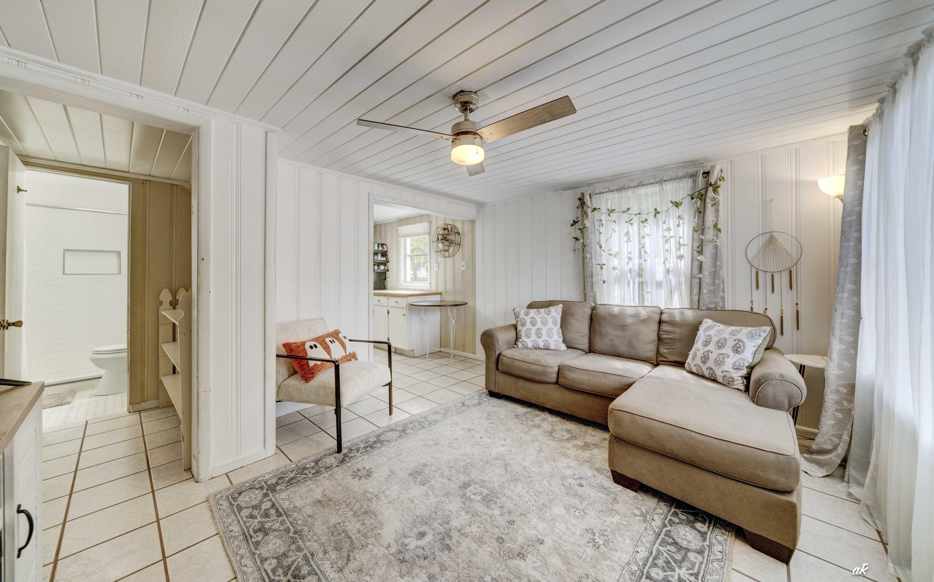 815 Oakridge Road Fort Walton Beach, FL 32547 - Photo 10 of 24 Living-1