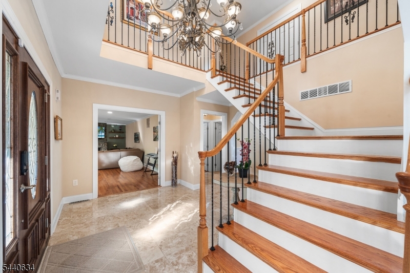 21 Angus Lane Warren, NJ 07059 - Photo 4 of 48