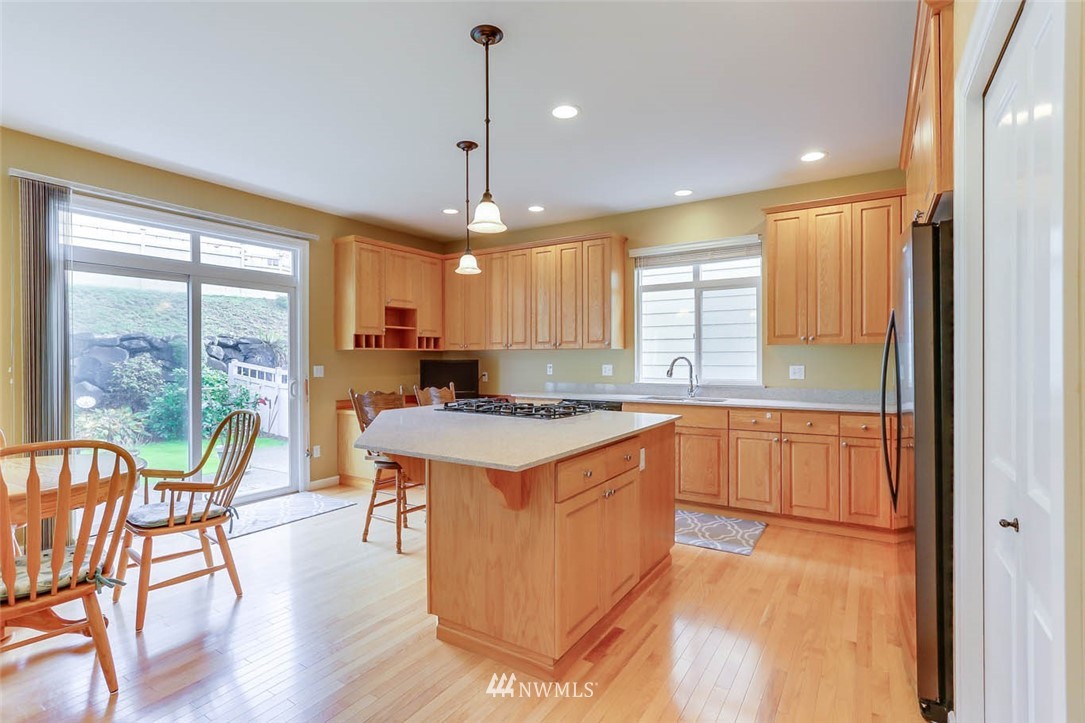 17136 164th Way Southeast Renton, WA 98058 - Photo 8 of 34