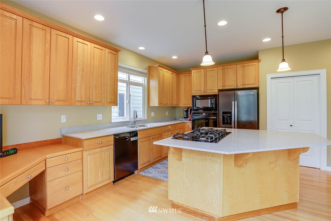 17136 164th Way Southeast Renton, WA 98058 - Photo 9 of 34