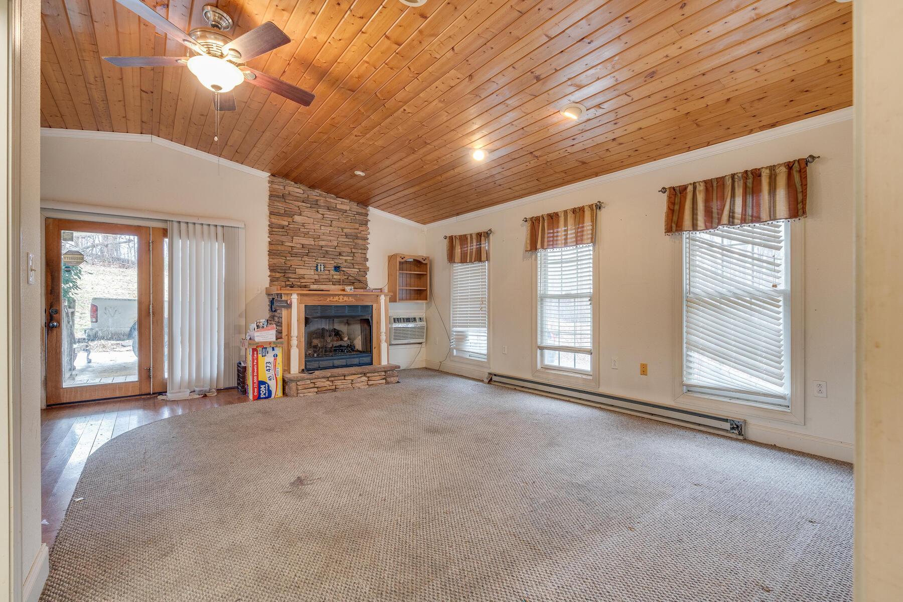 4248 Reedy Creek Road Bristol, VA 24202 - Photo 11 of 44 010