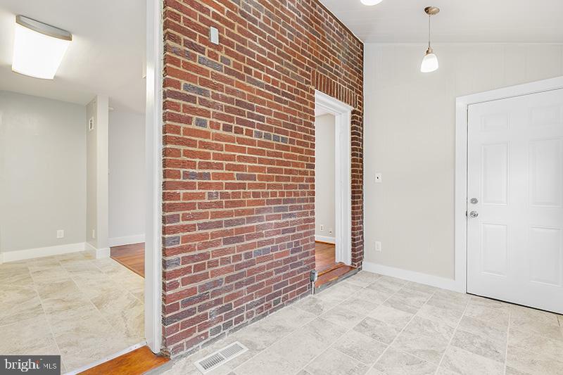 3703 1st Road South Arlington, VA 22204 - Photo 11 of 30