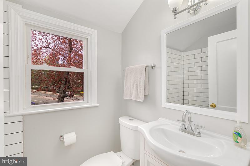 3703 1st Road South Arlington, VA 22204 - Photo 23 of 30