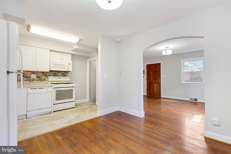 3703 1st Road South Arlington, VA 22204 - Photo 5 of 30