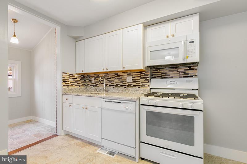 3703 1st Road South Arlington, VA 22204 - Photo 8 of 30