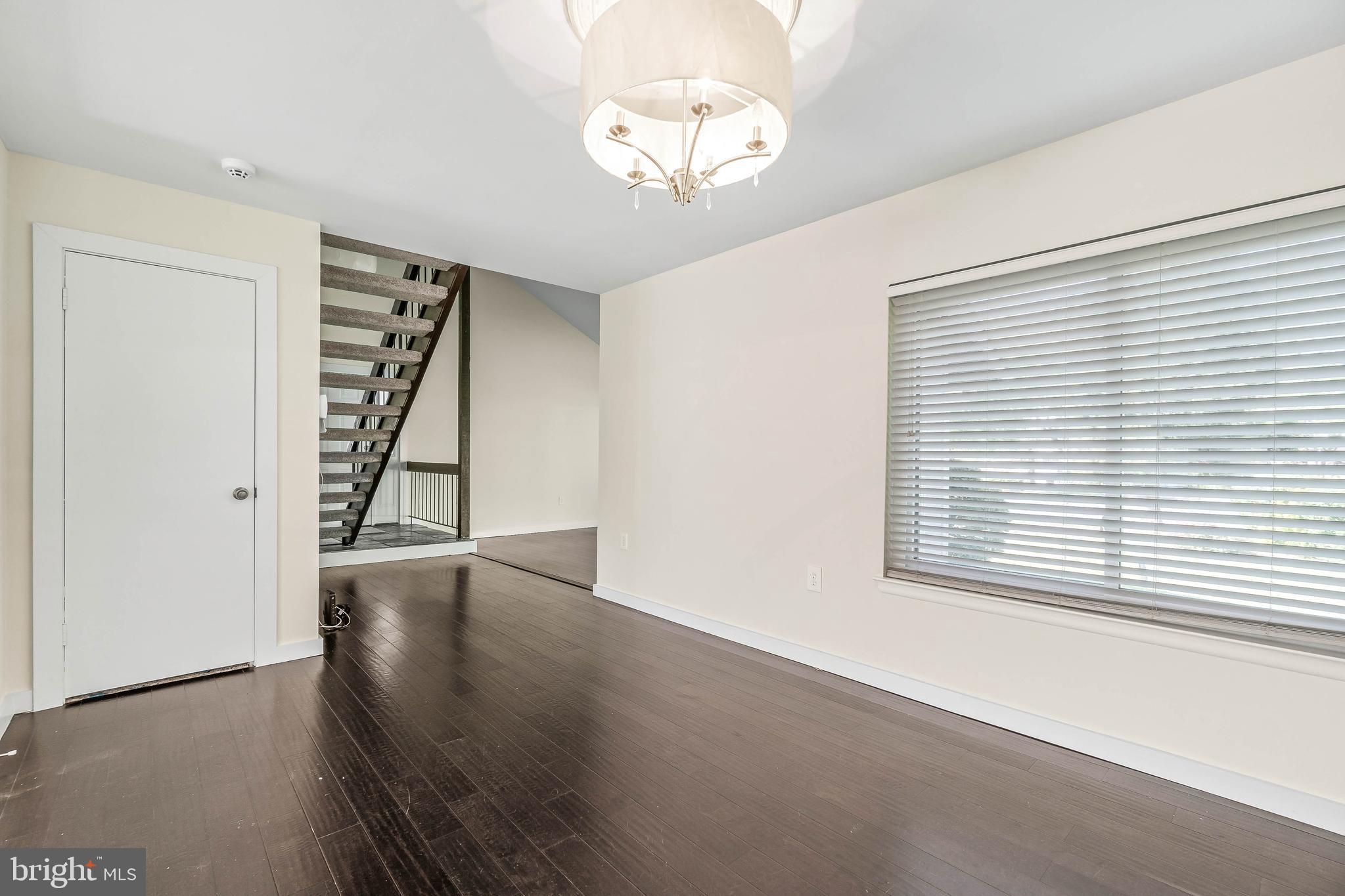 9200 Centerway Road Gaithersburg, MD 20879 - Photo 4 of 28 Living Room