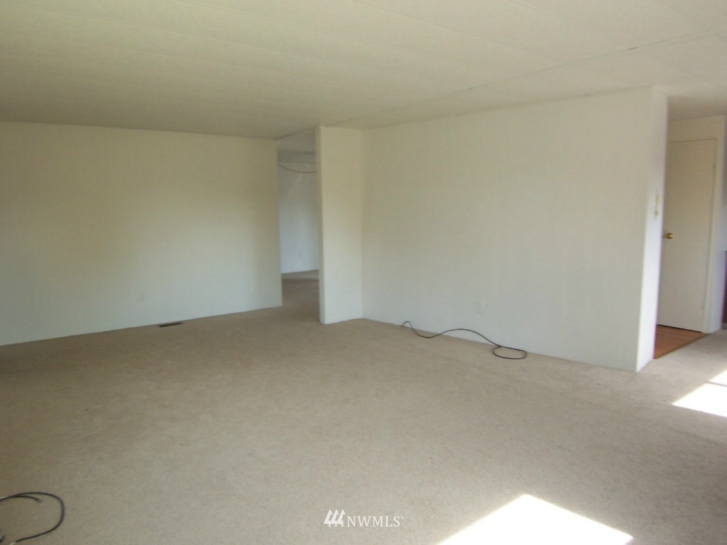 7701 Hardeson Road, Unit 60 Everett, WA 98203 - Photo 2 of 14