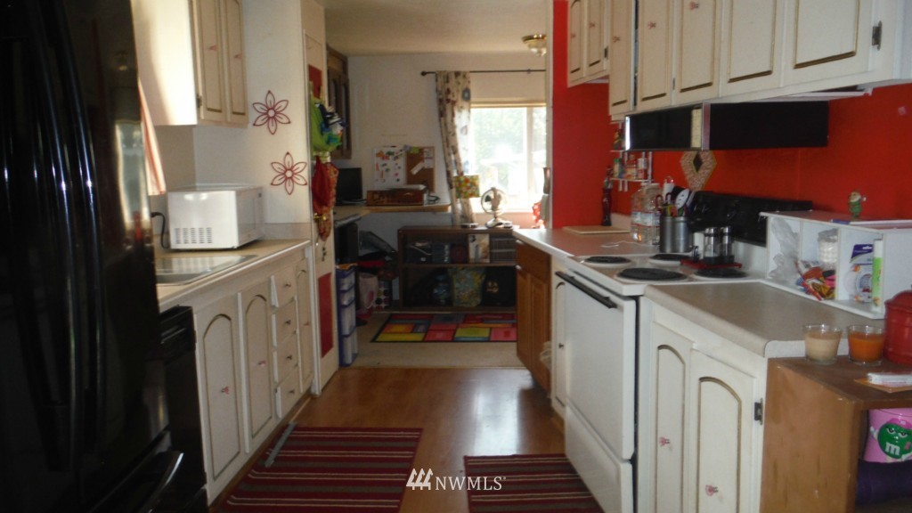 7701 Hardeson Road, Unit 60 Everett, WA 98203 - Photo 4 of 14