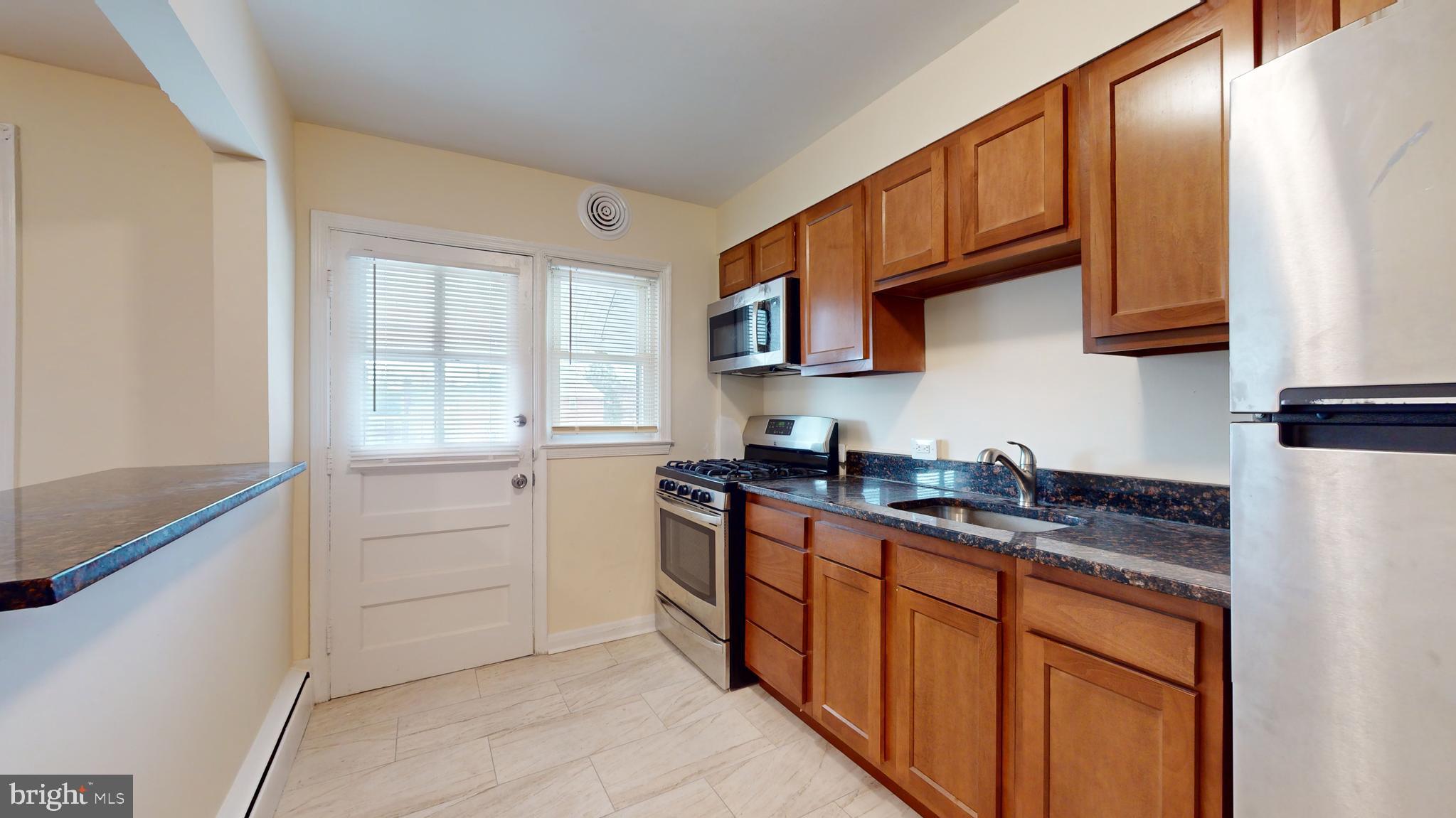1903 Wadsworth Way Baltimore, MD 21239 - Photo 4 of 29
