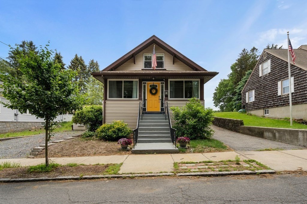 29 Pickman Road Salem, MA 01970 - Photo 2 of 37