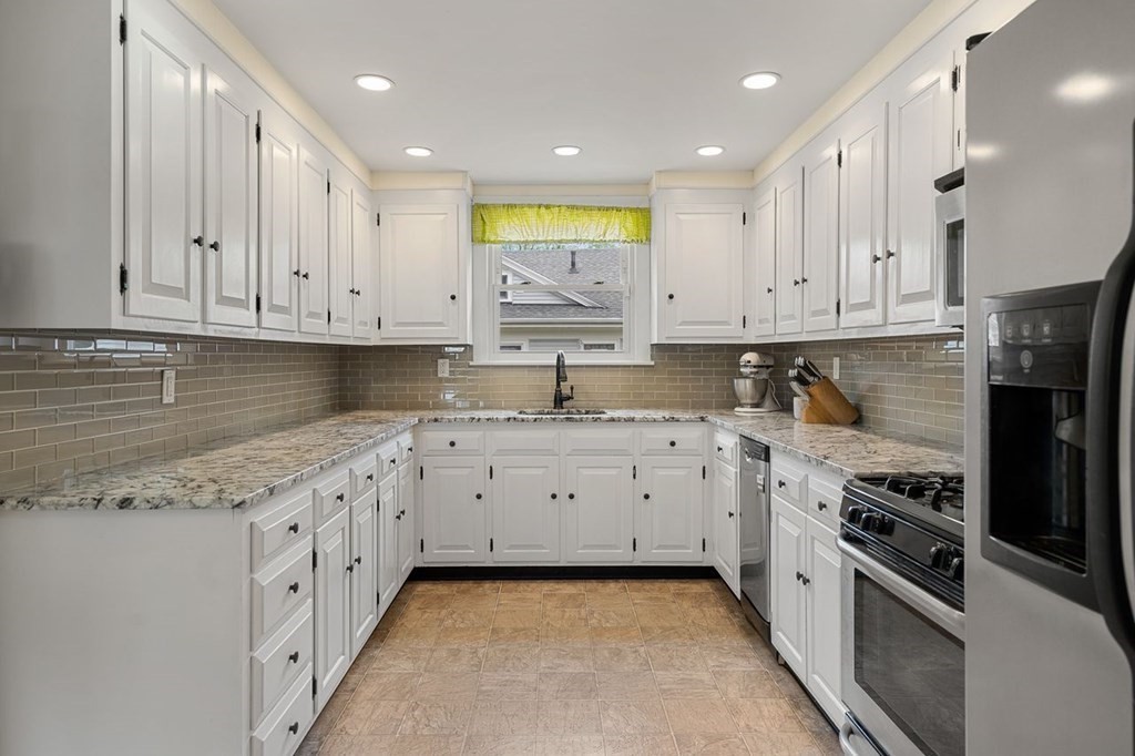 29 Pickman Road Salem, MA 01970 - Photo 3 of 37