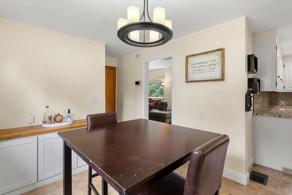 29 Pickman Road Salem, MA 01970 - Photo 4 of 37