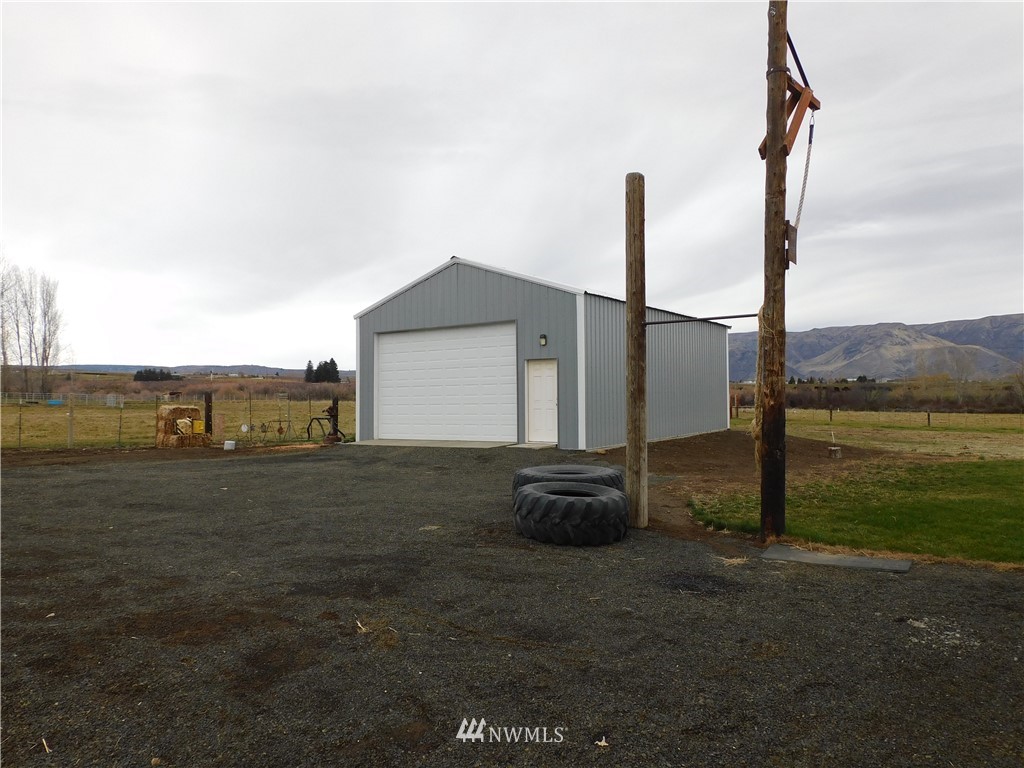 231 Sharp Road Tieton, WA 98947 - Photo 2 of 27 a big yard with table and chairs