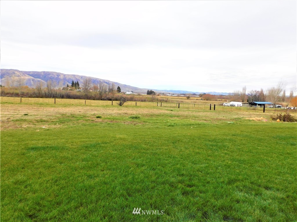 231 Sharp Road Tieton, WA 98947 - Photo 20 of 27 a view of an ocean and beach