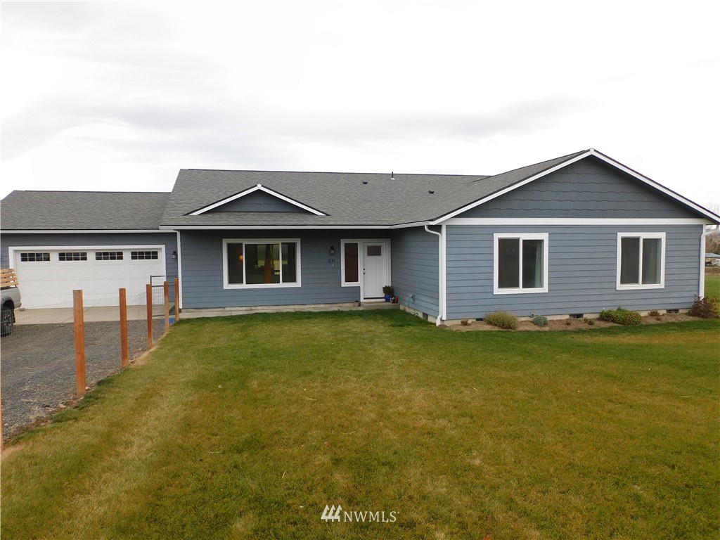231 Sharp Road Tieton, WA 98947 - Photo 25 of 27 a front view of a house with a garden
