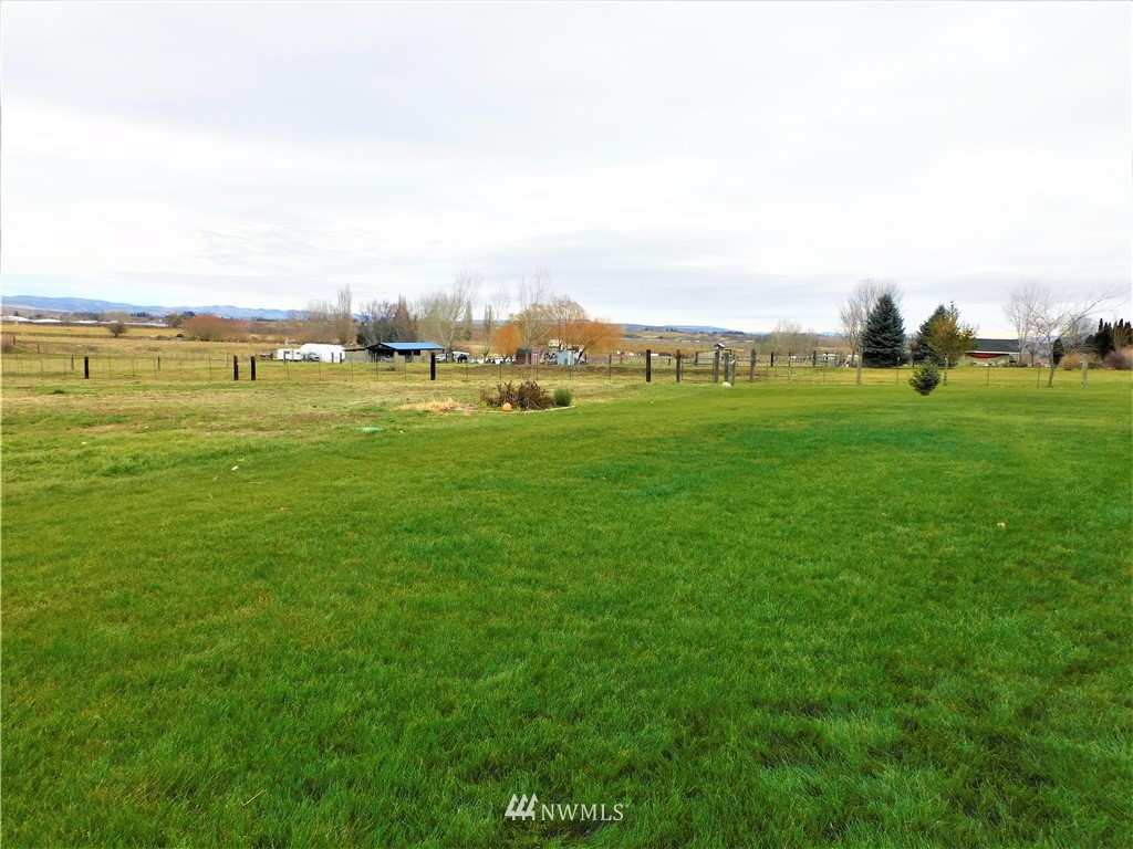 231 Sharp Road Tieton, WA 98947 - Photo 27 of 27 a view of a field with an ocean