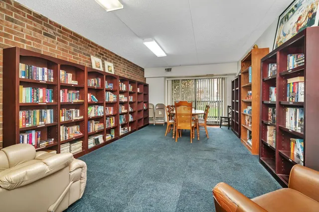 $215,000 | 1504 Woodbridge Road, Unit 1A, Joliet, IL 60436